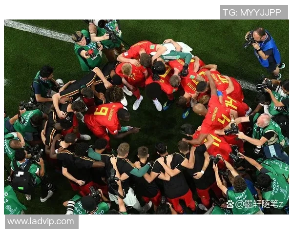 足球明星全景大图欣赏展现绿茵场上的风采与荣耀